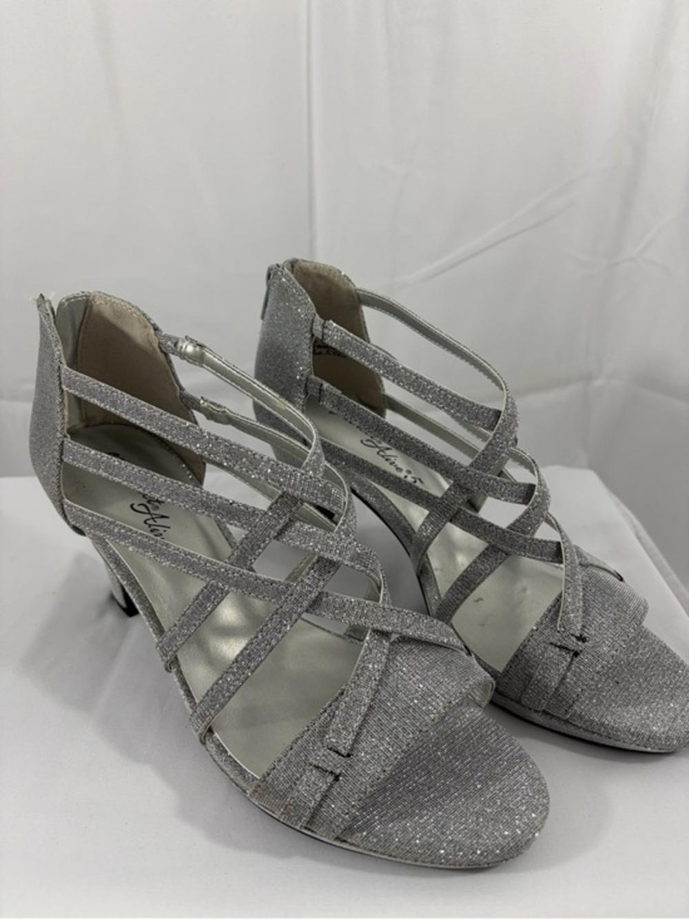 NWT Easy Street Women’s Size 9.5 Silver Strappy Glitter Dress Sandals